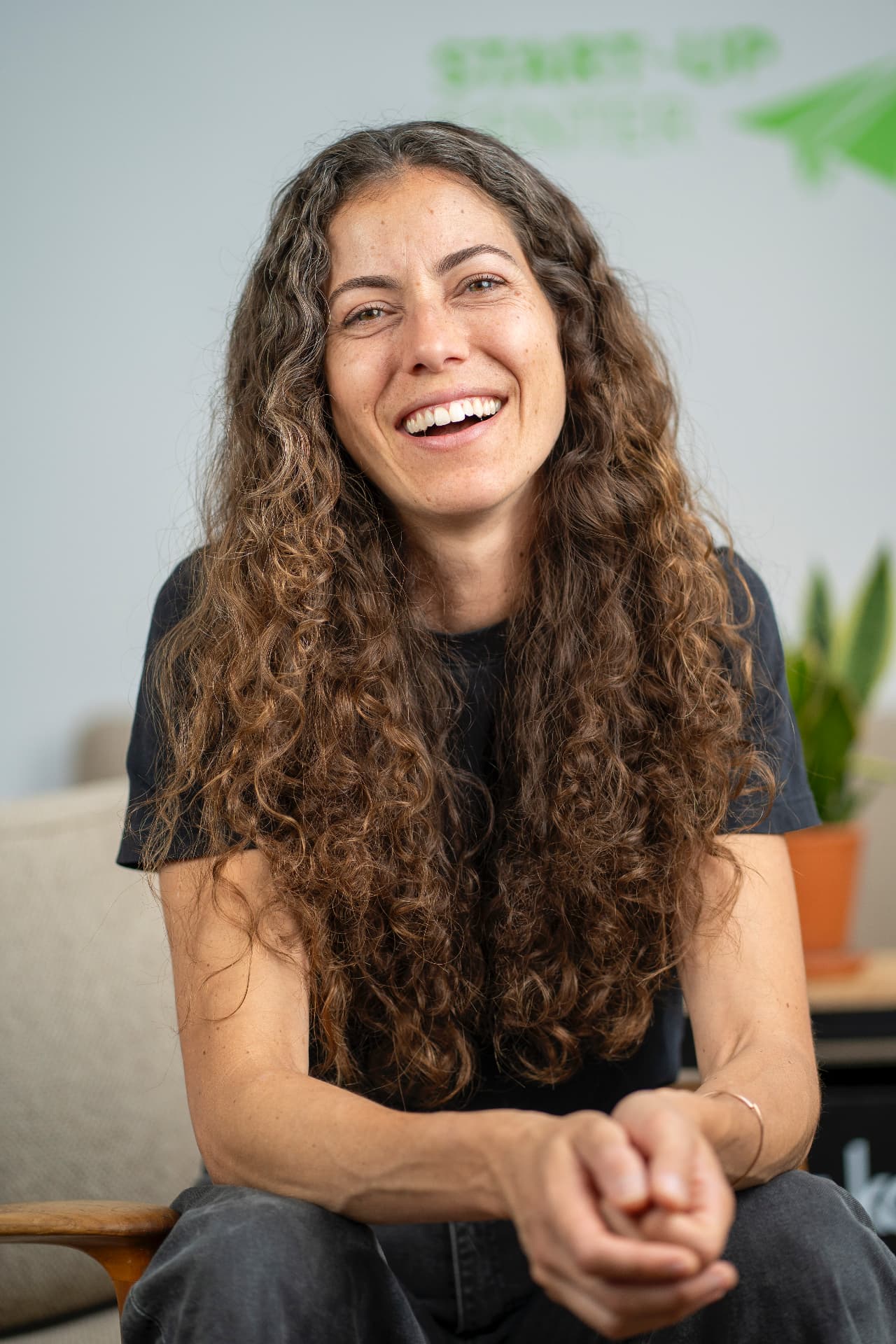 Retrato de Mariana Nicolau, criadora do Influenciei